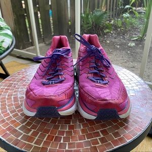 Great condition and durable hooks running shoes